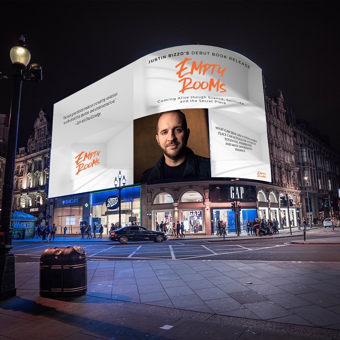 justinrizzmusic's tweet image. #EmptyRooms book ✌🏻✌🏻