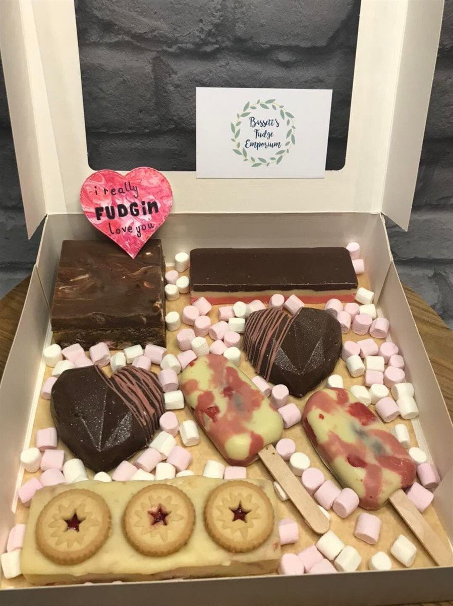 BassettsFudge's tweet photo. 💗 Valentines Treat Boxes 💗

These are priced at £10 each
💗 x1 Rocky Road 
💗 x2 Fudge Hearts - with a caramel centre
💗 x1 Neapolitan 
💗 x2 Brownie Cakesickle 
💗 x1 The Jammy One 

Visit our Facebook for full details (link in bio)
#Fudge #HandmadeHour https://t.co/bhyx1ivViF
