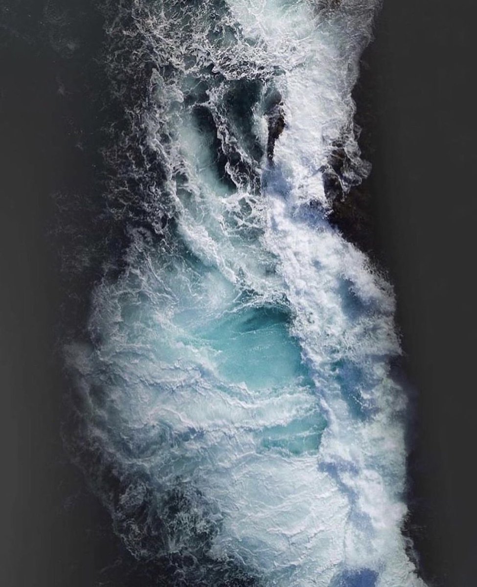 Tobiashagg's tweet photo. The ocean, unpredictable in its beauty. Majestic, frightening but at the same time playful and inviting. gm https://t.co/zMkMvIEaLS