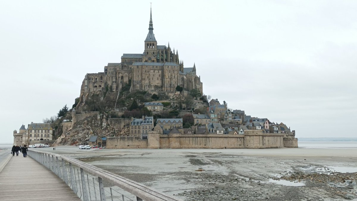 C'est beau le Mont Saint Michel, quand il pleut moins mais c'était bien 😘😘😘 avec mon pti <a href="/Ethaans/">Ethaans</a> 😘😘😘

On a plus de jambes et le vertige aled 🤣