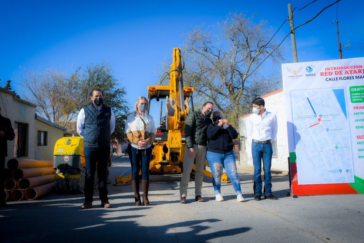 normaltrevino's tweet photo. Junto al Secretario del @SIDS_Coahuila @manolojim, funcionarios municipales y vecinos de Col. Morelos, arrancamos trabajos de red de drenaje con el objetivo de cubrir las necesidades básicas de los ciudadanos que habitan en este sector y mejorar su calidad de vida.
#VamosJuntos https://t.co/KjU336YWDH