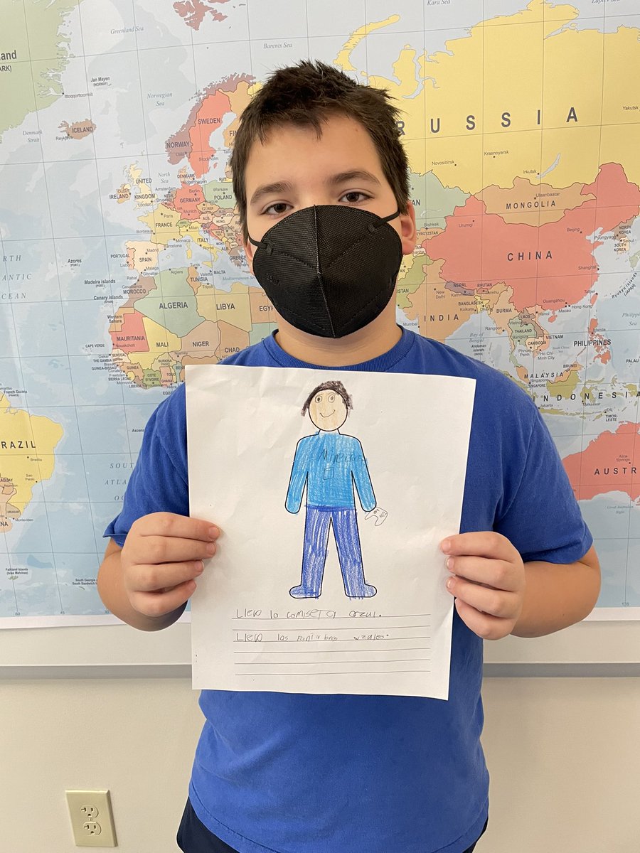 CFIS_Spanish's tweet photo. ¿Qué llevas? What are you wearing? Fourth graders writing descriptive sentences in Spanish! ¡Buen trabajo! ##cfChooseCourage https://t.co/al8gPOVl76