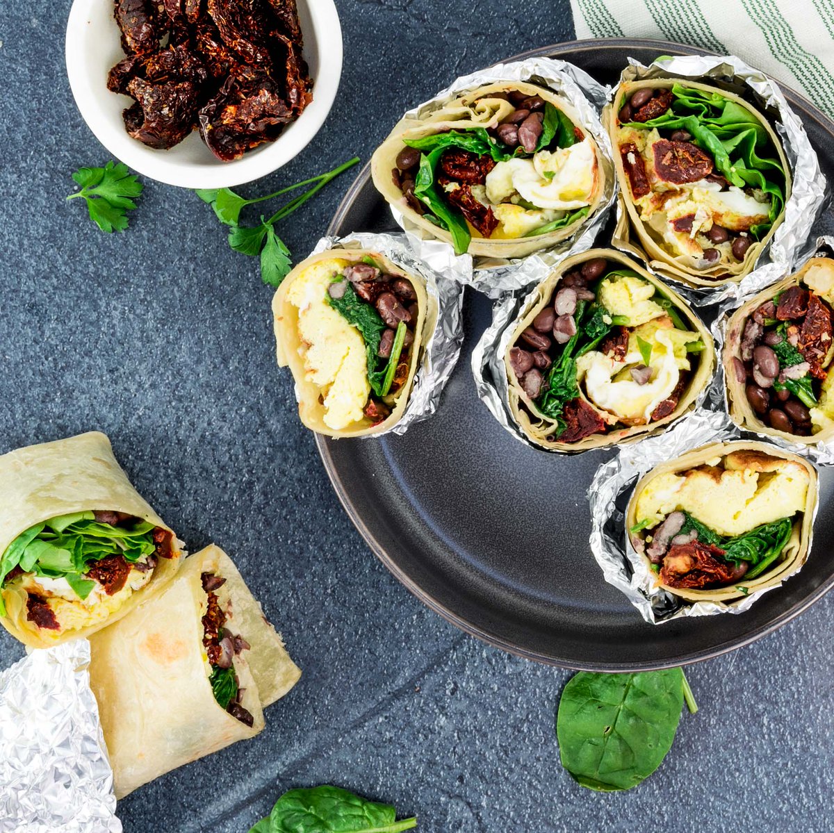 Make mornings more delicious with these Southwest Breakfast Burritos!🍅 
.
Grab the recipe here 👉 calsundry.com/southwest-brea…