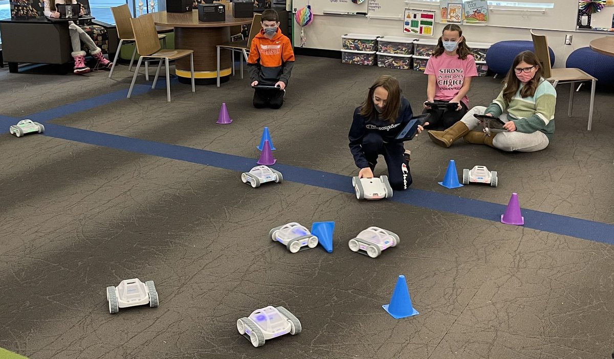 hettingk's tweet image. Robotics Day 1 with our new Sphero RVR robots! #OESTEAM @Green__Corey @OAUpdate @OA_Farrell @OA_Schofield @SpheroEdu #spherorvr