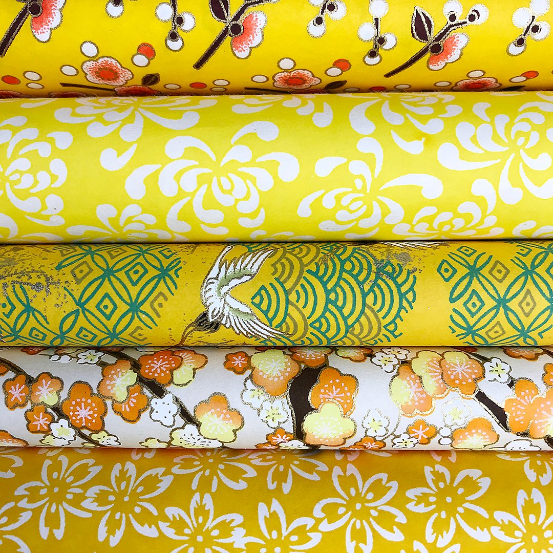 thejpp's tweet photo. I thought you'd need some yellow for your winter blue. You're welcome😘

#washi #washipaper #madeinjapan #japanesepaper #papercraft #artandcraftlover #colourpalette #loveofpaper #chiyogami https://t.co/1wLX24cuOD