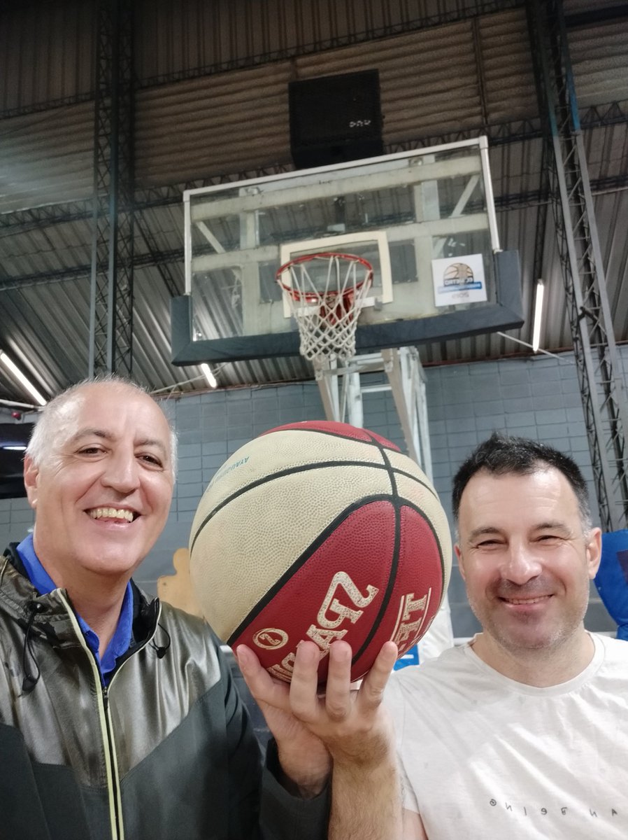 Con <a href="/alejohm12/">Alejo Hernández</a> recorrimos el Club Tabaré. Recuerdos, historias y mucha amistad. Impresionante obra de Alejo, Nico y un grupo de jóvenes dirigentes que marcan historia. Salu TABARE! FELICITACIONES!