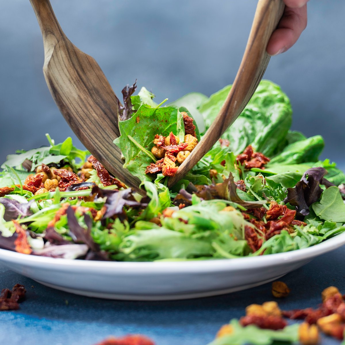 Sometimes all you need is a refreshing salad! This Chickpea Salad is filled with delicious and nutritious ingredients to keep you feeling satisfied all day long!
.
Find the recipe in our Instagram highlights 👉 instagram.com/californiasund…