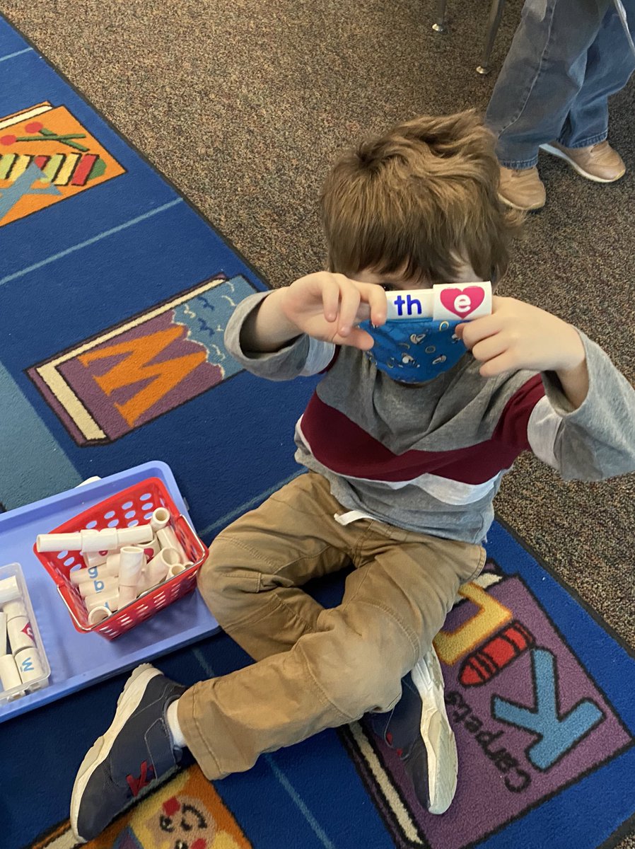 AngelaRanous's tweet photo. Building our heart words during literacy centers!
#itsbetterinthegrove 
@oakgrovees @OtterBias @JoTysor https://t.co/7EDOG9oXhf