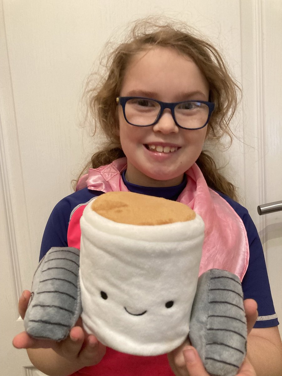 wurdsmyth's tweet photo. @smolrobots We love the #SmallRobots book - my daughter Flo has been reading it regularly to Teabot, who arrived last week and now goes everywhere with her… ✨🫖🤖 ✨ https://t.co/j6P0ThQ3B2