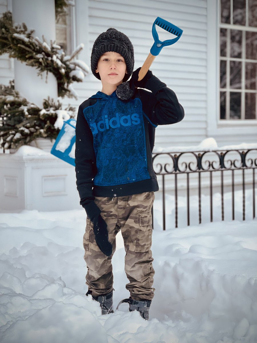 GeorgeLekovic's tweet photo. You can make money with #bitcoin in #metaverse, or you can make it with a #shovel in #reallife. @StoweMtResort https://t.co/9QOgvB5mS8