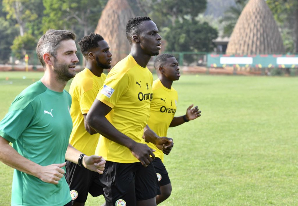 Fsfofficielle's tweet photo. 📸 Quelques images de l’entraînement du jour. #TeamSenegal #TrainingDay https://t.co/apJR8oAhuS
