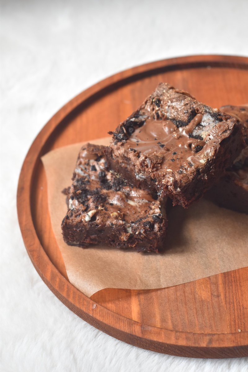 Bakedbysk's tweet photo. #HowILikeMine - fudgy
#oreobrownies #brownies https://t.co/NfRwyeKyYW