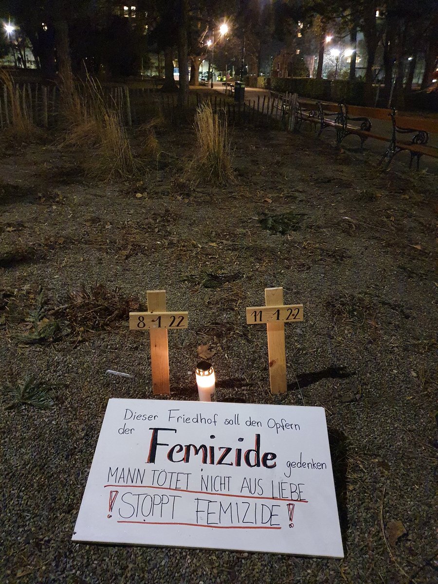 pbenkoe's tweet photo. Symbolischer Friedhof im Arenbergpark.
Leider werden die 2 Kreuze nicht die einzigen bleiben.

#femizid #frauenmord #Arenbergpark #gewaltgegenfrauen. https://t.co/B0yYzhLxnA