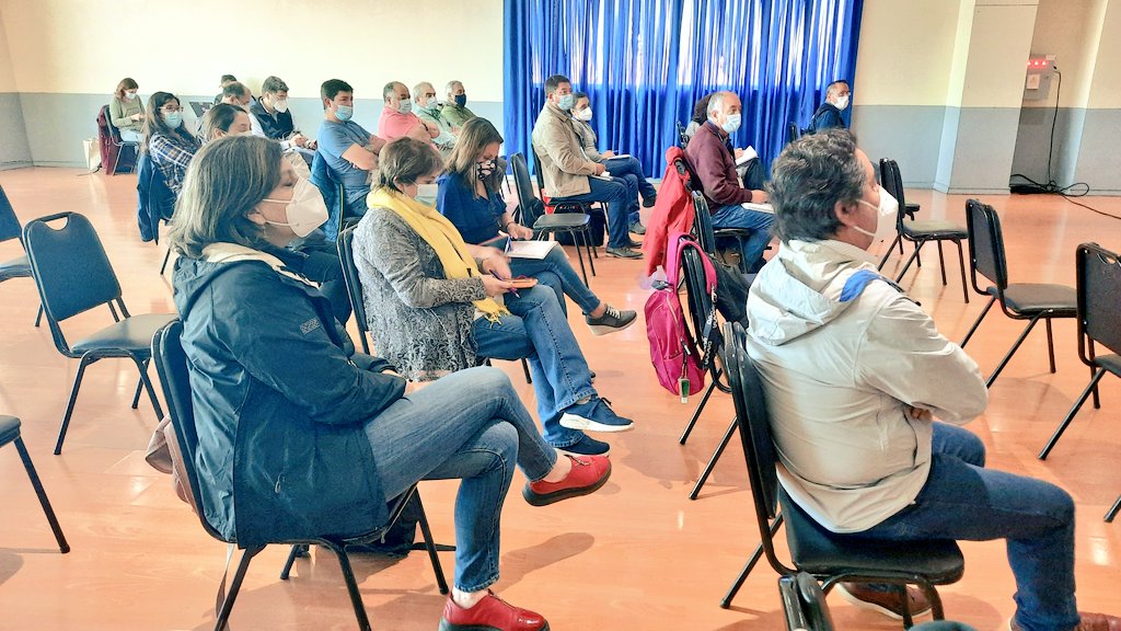 IndapLosLagos's tweet photo. En #PtoMontt equipo Nivel Central, encabezado por Jefa de División Fomento @FranSilvaT se reunió con dir.reg(s) @dkinelen, jefes de área y funcionarios para abordar los principales alcances de la Modernización de los Programas Ejes de #INDAP,asi como la nueva normativa #Prodesal. https://t.co/ewQm8kKNSH