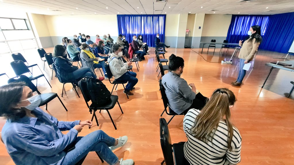 IndapLosLagos's tweet photo. En #PtoMontt equipo Nivel Central, encabezado por Jefa de División Fomento @FranSilvaT se reunió con dir.reg(s) @dkinelen, jefes de área y funcionarios para abordar los principales alcances de la Modernización de los Programas Ejes de #INDAP,asi como la nueva normativa #Prodesal. https://t.co/ewQm8kKNSH