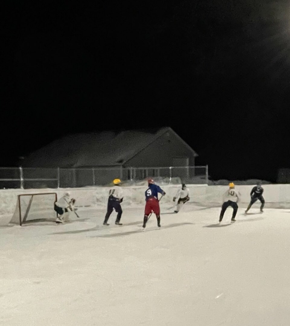WalleyeMW's tweet photo. Thank you to all the great volunteers out there running the ODRโs! You are providing a great distraction for all these kids!! #ODR #25belowisnotcoldforhockey #volunteers #Hockey #FrozenToes #FrozenSmiles https://t.co/owaSlPGFlf