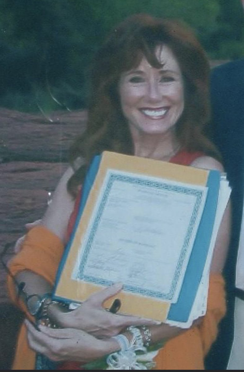 MaryHairFlip's tweet photo. Mary McDonnell holding her Certificate of GREATNESS https://t.co/FdukhRvRUZ