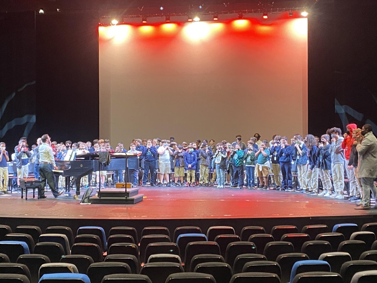 StRose_Dragons's tweet photo. SRE students took a special trip to Men’s Choir Day at the LPAC! The students learned and recorded 5 pieces of music! They made new friends, explored new music, and even mingled with our more experienced choir men in the district! What a magical musical day it was! https://t.co/V5HERUVTEh