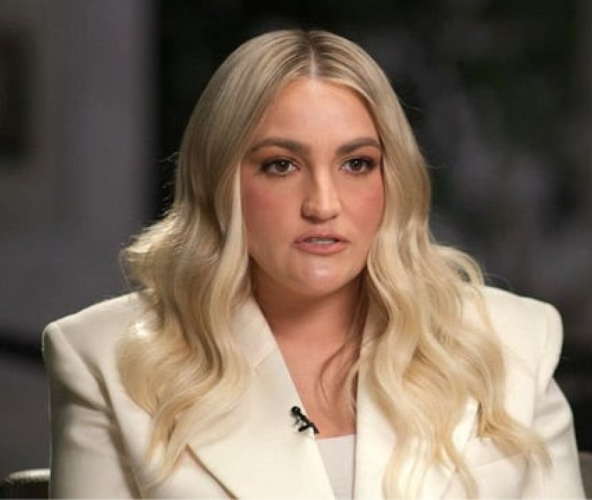 ComplexMusic's tweet photo. Britney Spears has reportedly sent a cease and desist letter to her sister Jamie Lynn. 

Details: https://t.co/yb4E7gz2jD https://t.co/JesHW4iNSs