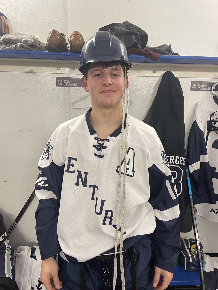 PantherHockey97's tweet photo. Late on getting out the last game GREASE BUCKET picture! Congrats @jottman12 https://t.co/x0Cb0gGPoI