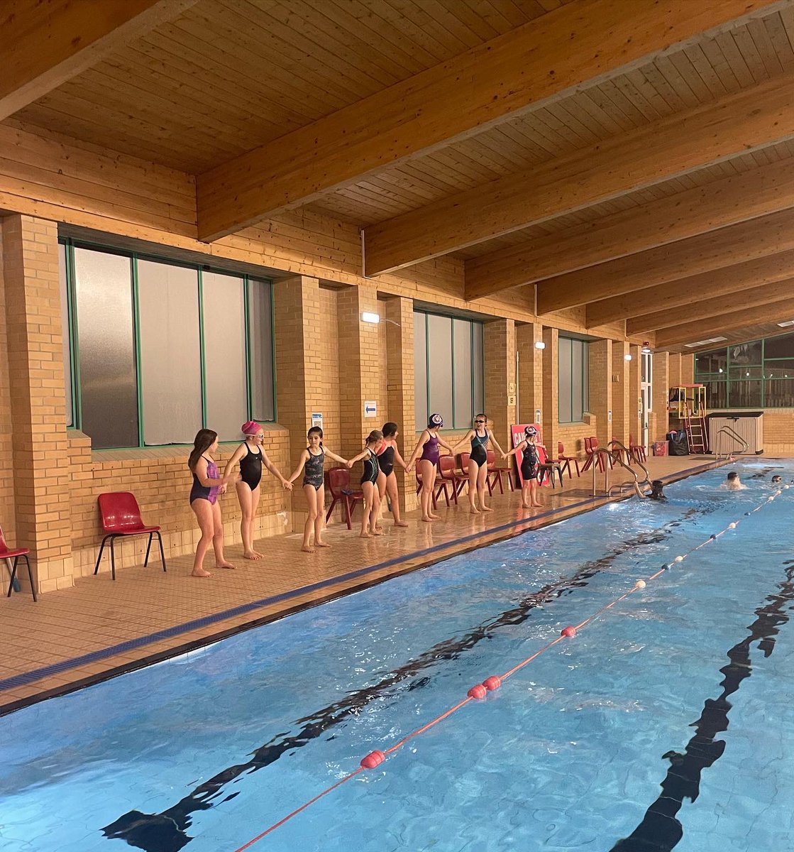 RhooseSurf's tweet photo. After a tough swim session there’s only one thing to do… 💙 #rhoosenippers #wednesdayswim #futurelifeguards https://t.co/v6nGUlXpoB