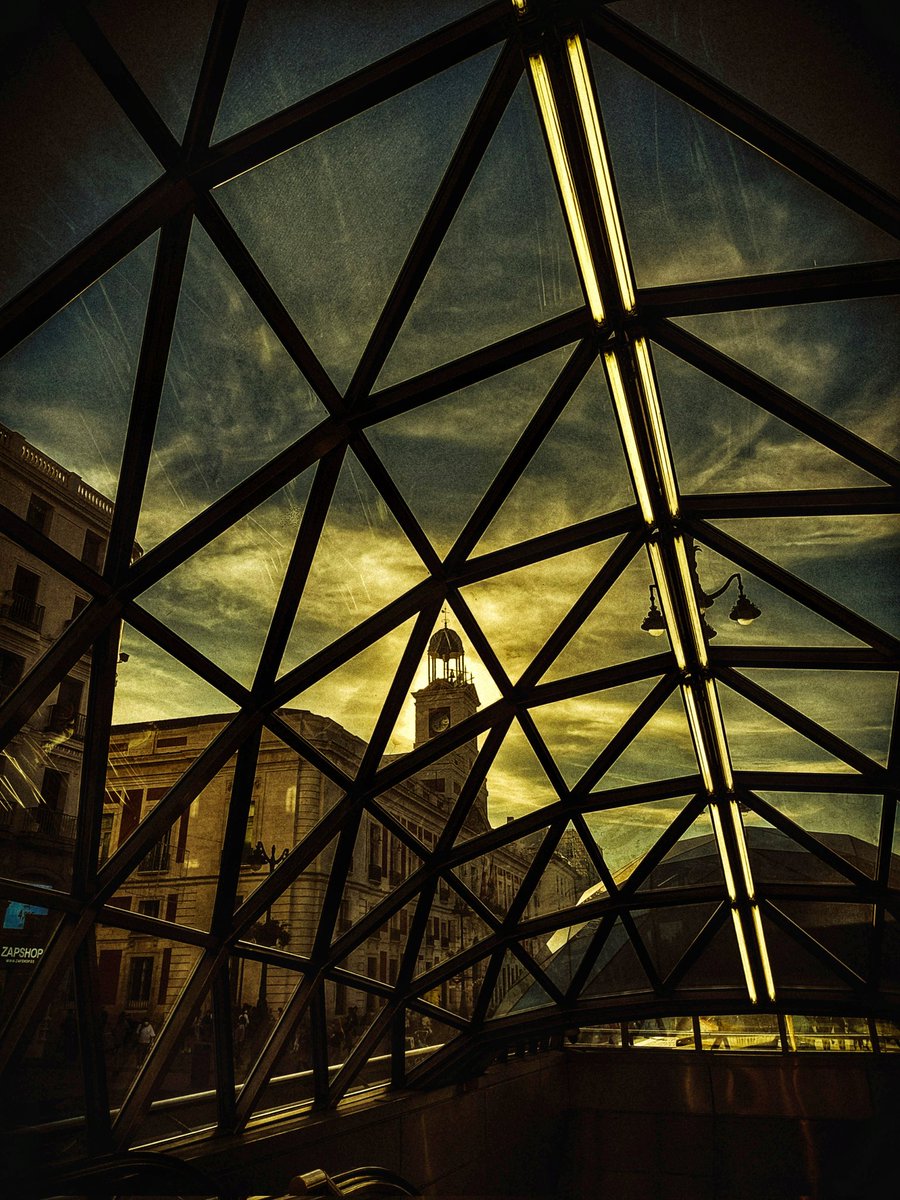 ManuelRevilla57's tweet photo. Metro Puerta del Sol
#Madrid https://t.co/FtFnVfPvPZ