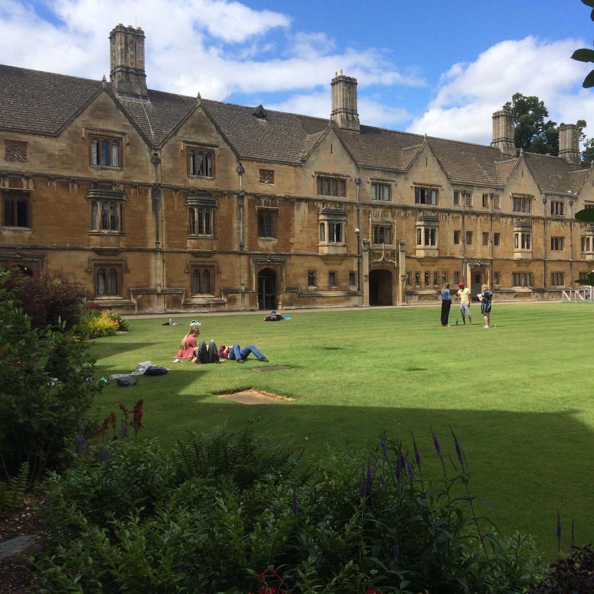 Applications are now open for:

Summer 2022 
-Midsummer in Oxford Program (Actors 18+)
-Midsummer Conservatory Program (Actors 16-18)

Fall 2022
-London Theatre Program (College Juniors/Seniors)
⁣
Applications are due March 1. ⁣

Visit bada.org.uk for more info!