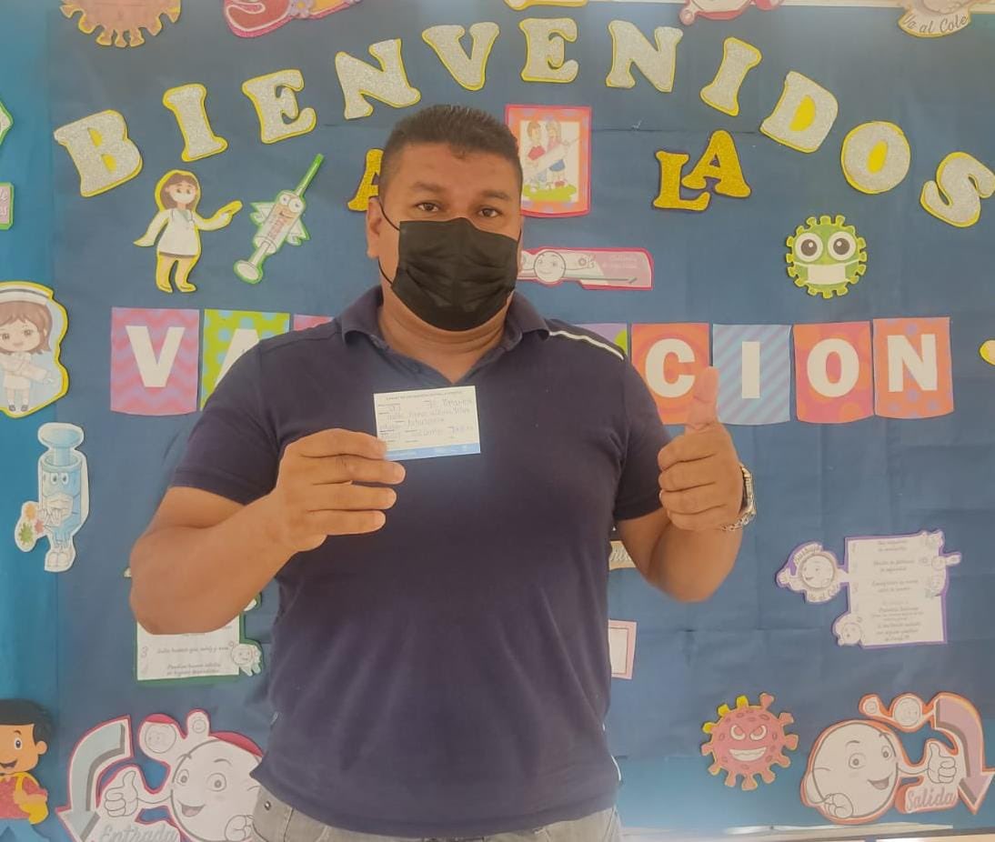 Salud_Guayas's tweet photo. #DileSíALaVacuna | "Me gustó la atención que me brindó el personal del Centro de Vacunación #SarahFlor, estoy muy agradecido y me voy contento de haber recibido la primera dosis de la #VacunaCOVID19", indicó Wilmer Coello.
#PlanVacunación https://t.co/NBYcvvVNNG