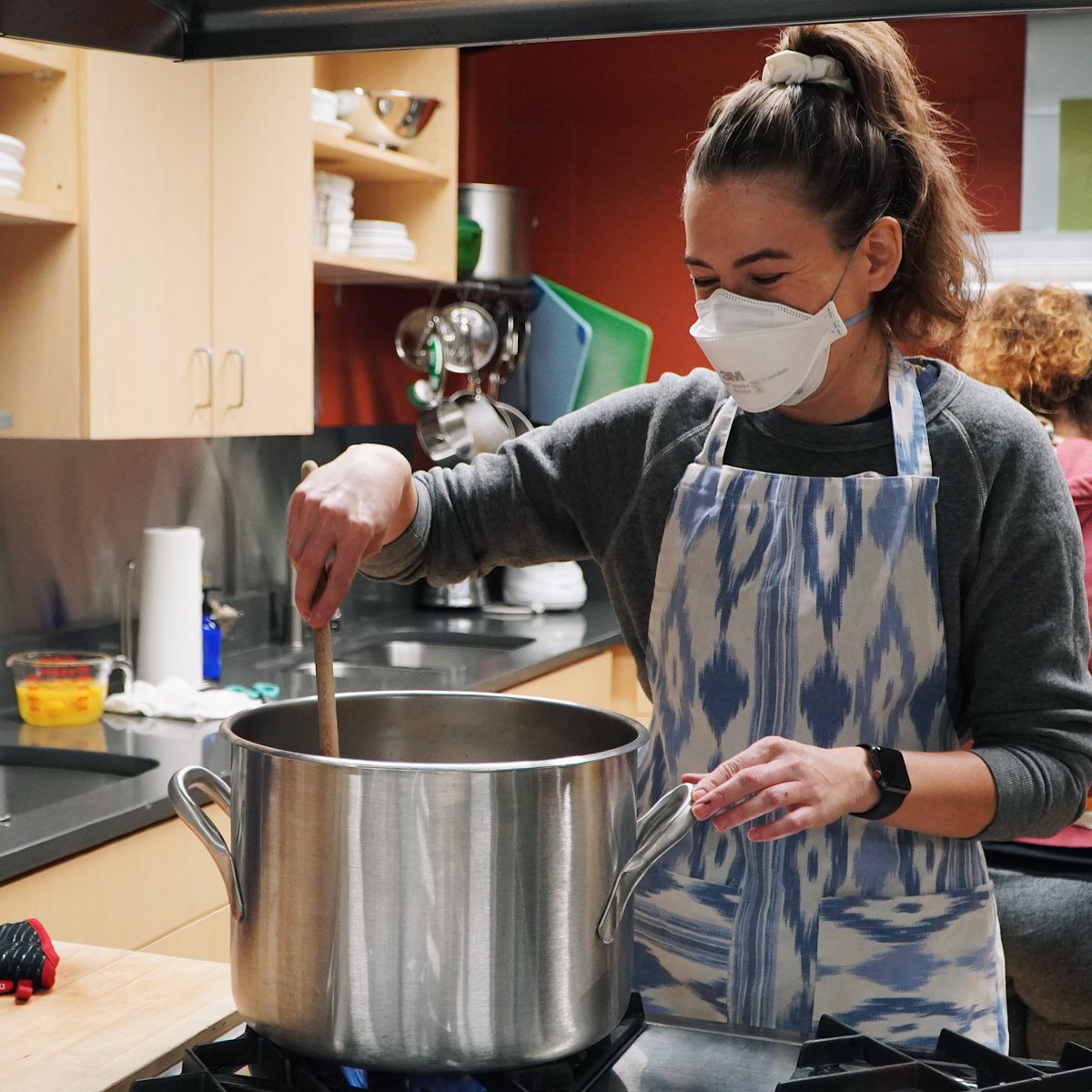 #Bastyr's Student Nutrition Association is looking for more volunteers for their next <a href="/TeenFeedTimes/">Teen Feed</a> dinner on 1/28. Students can reach out to SNA for sign up details. ➡️Learn more at teenfeed.org