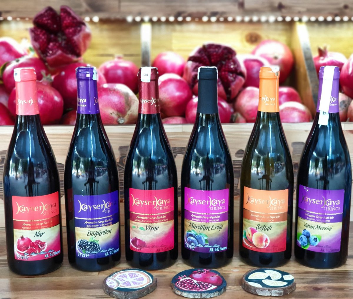 Kayserkaya Meyve Şarapları

75cl / %12 Alkol Oranı

Kayserkaya Meyve Çeşitleri;

Karadut

Böğürtlen

Vişne

Nar

Şeftali

Yaban Mersini

Mürdüm Eriği

Kavun

En çok rağbet gören çeşidi; Kavun &amp; Karadut