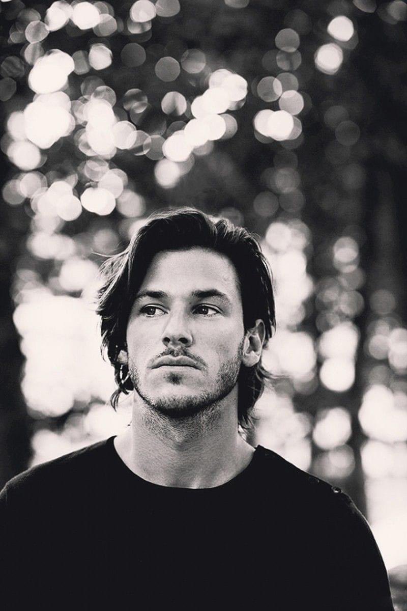 Delphine42100's tweet photo. #GaspardUlliel 🕊️✨

"Mathilde . . j’entends son cœur qui bat, c’est comme du morse."

Un long dimanche de fiançailles, #Manech https://t.co/kMDZveKmRk