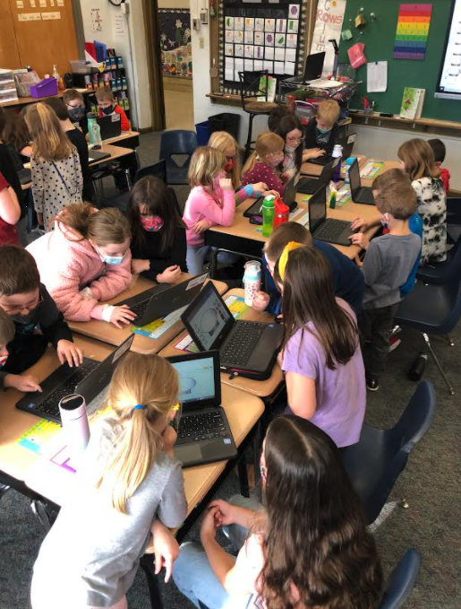 SMFSchools's tweet photo. What better way to come back from a snow day then with some snowy fun! Mrs. McGovern’s 3rd grade class showed off their tech skills with Mrs. Moffitt’s kindergarten students by creating digital snow globes and doing some related reading and art projects together! #TeamHL https://t.co/uU7ueqlE1N