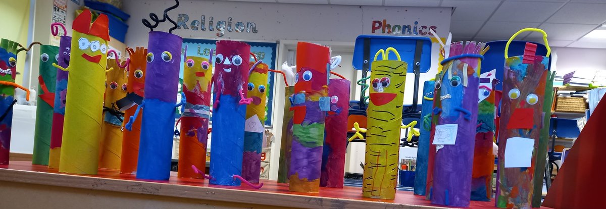 hedgehogs_class's tweet photo. We have been reading and exploring Beegu recently in class. Beegu is very lonely because she's lost on Earth! Our children made some colourful friends to cheer her up 🤗 https://t.co/3qYrEwsvXq