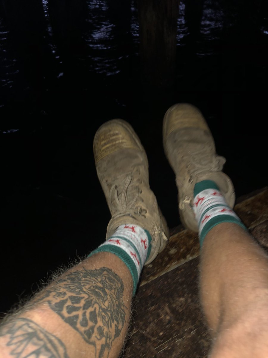 aussie_dan5's tweet photo. #ink #feet #boots #feetworship #public https://t.co/xzXjXKbbpV