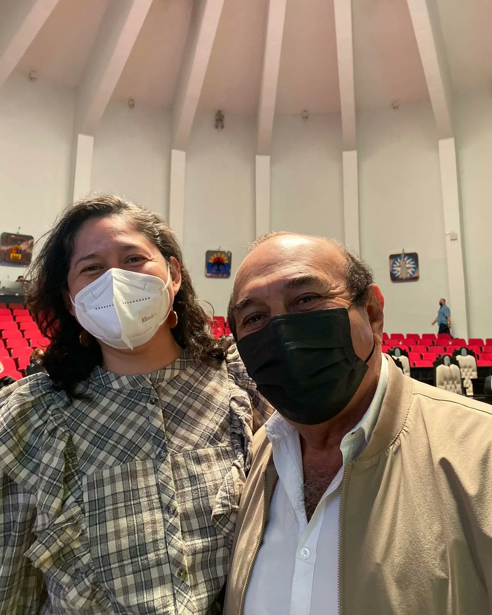 Momentos antes de iniciar la Sesión Extraordinaria del Primer Periodo Extraordinario de Sesiones del Tercer Año de Ejercicio Constitucional. 😉 

Un gusto saludar a varias de mis compañeras 👭   ✅