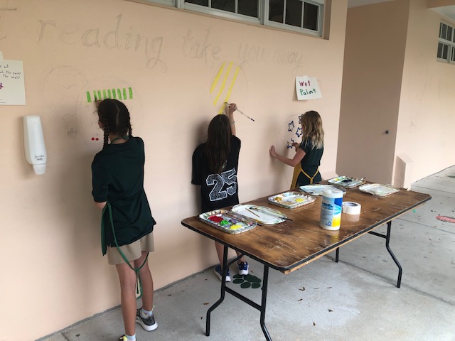 PineCrestArts's tweet image. The #PCMiddleSchool Art Club finished a mural on the Rubenstein/Silvers Library wall. Each student painted their own unique hot air balloon to &quot;Let Reading Take You Away.&quot; #PCVisualArts #PCLibrary