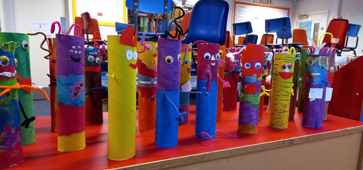 hedgehogs_class's tweet photo. We have been reading and exploring Beegu recently in class. Beegu is very lonely because she's lost on Earth! Our children made some colourful friends to cheer her up 🤗 https://t.co/3qYrEwsvXq