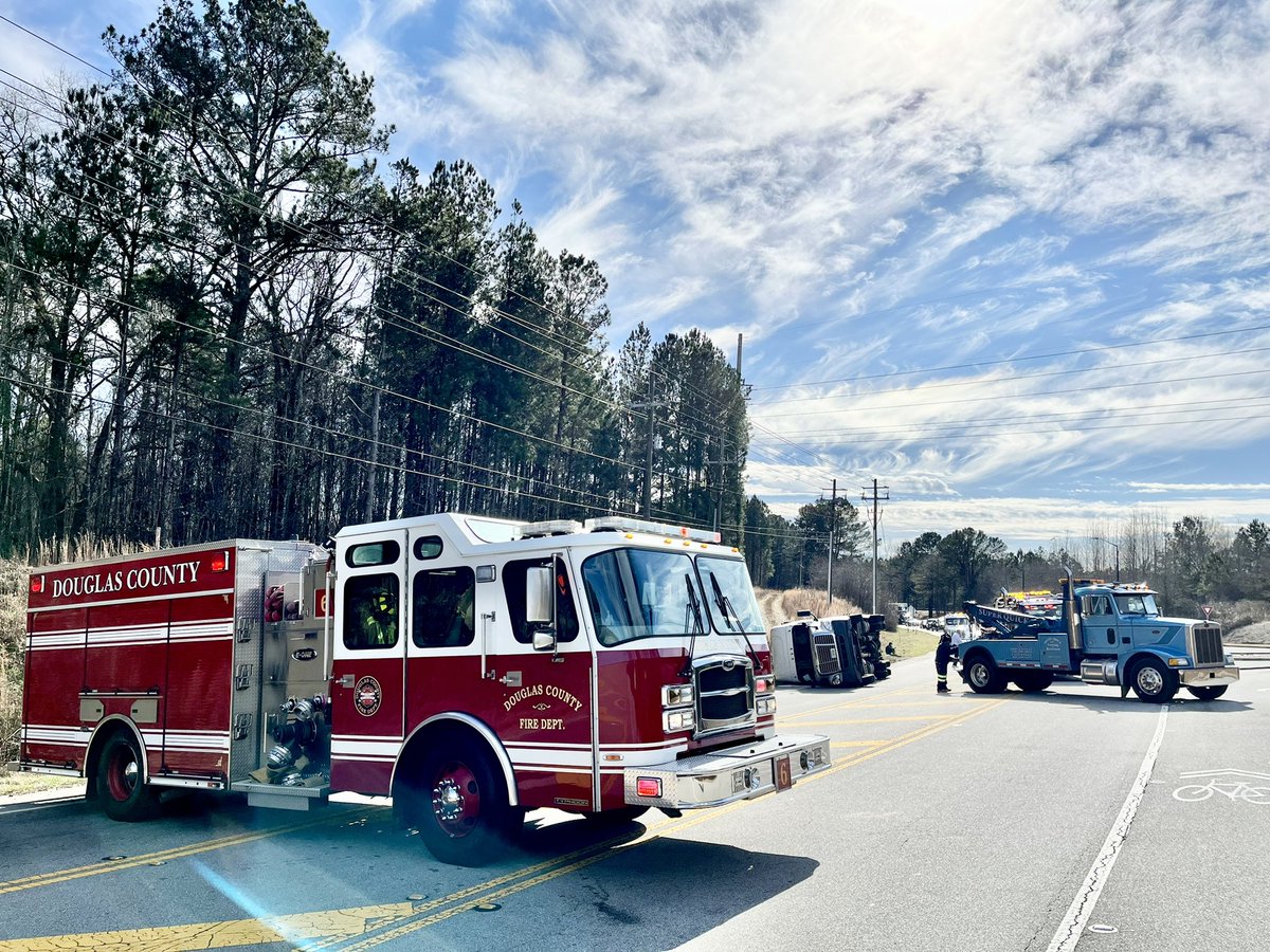 limebiscuit1's tweet photo. @SKYFOXTraffic hazmat situation on Riverside Parkway in Douglas County. All lanes shut down. Expected to be closed through rush hour. #ATLtraffic https://t.co/j0o2qdY7vo