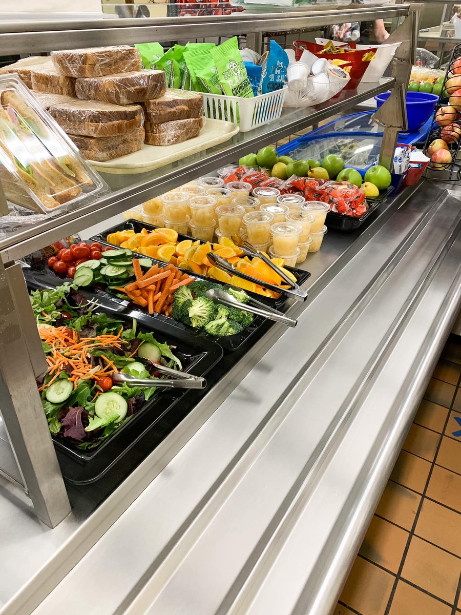 FeedingCaroline's tweet photo. Looking fresh in the Ridgely Elementary School lunch line! @MSDEnutrition  #GrowCaroline https://t.co/mLdG4CjPvo