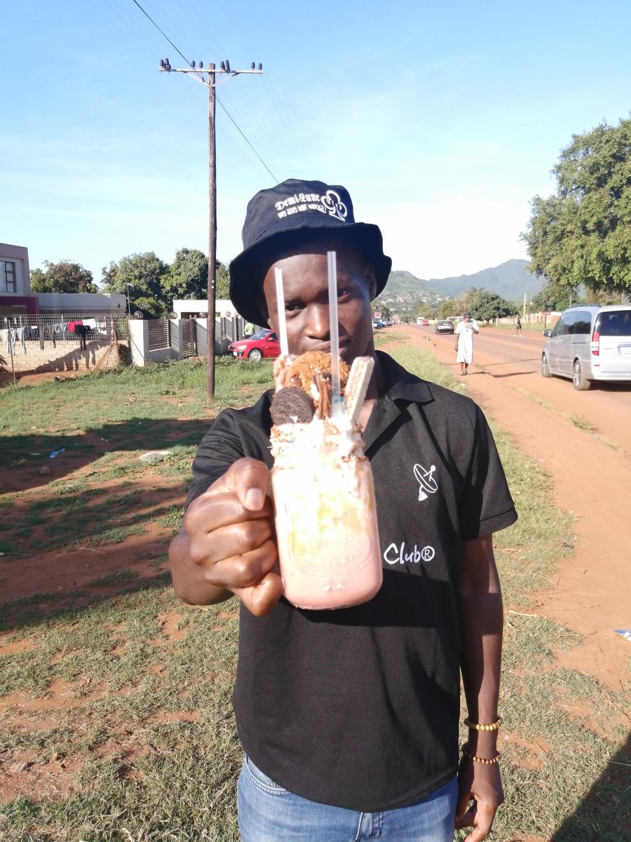 OMagaoga's tweet photo. #ConfessionChallenge i quit my söund engineering job just to sell sly kotas and freakshakes and mofaya drinks, hoping for the best, this is something that family and friends ddnt like but inner voice told me to do it ❤️🖤hope my dreams come true 😭 https://t.co/EdVmcgayOV