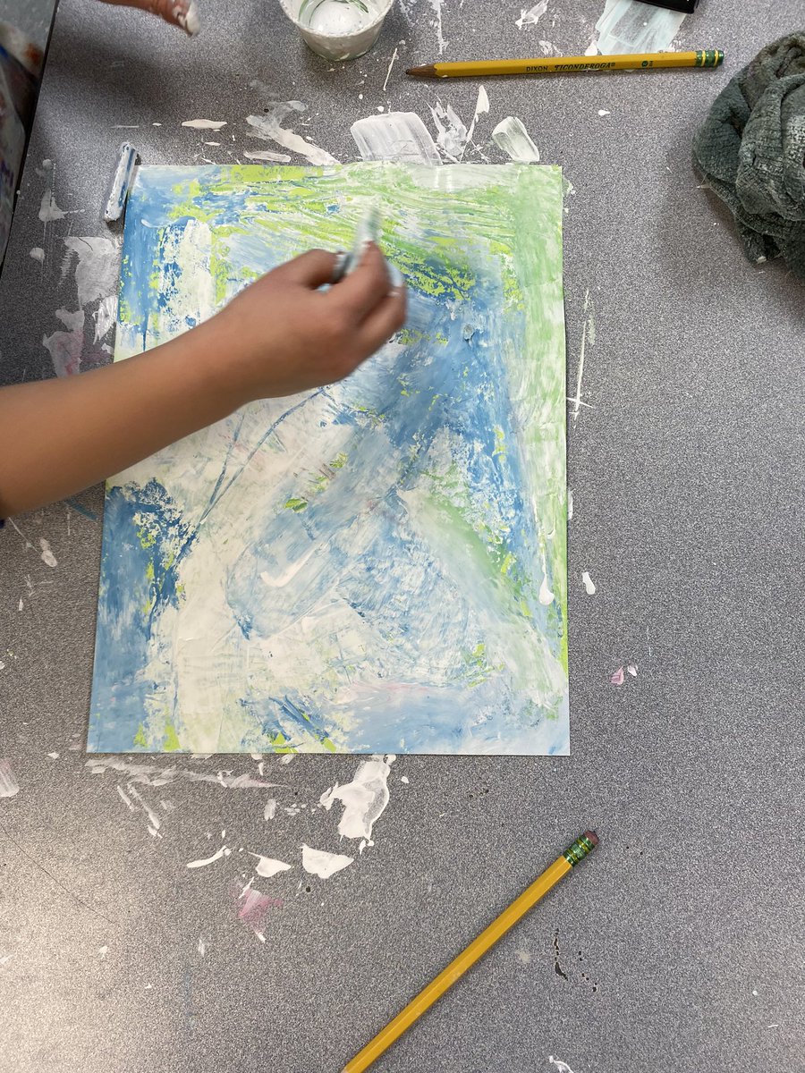 MaryKTapia's tweet photo. How might you represent the winter sky? #d34inquiry #lyonlearners #weared34 #TABchat #stretchandexplore 😍 https://t.co/iQzVnkWL8I