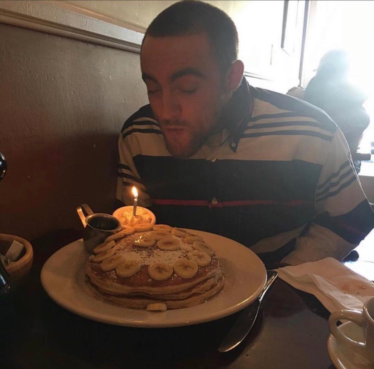 montreality's tweet photo. birthday boi 🎂 https://t.co/mQxyoKTp3x