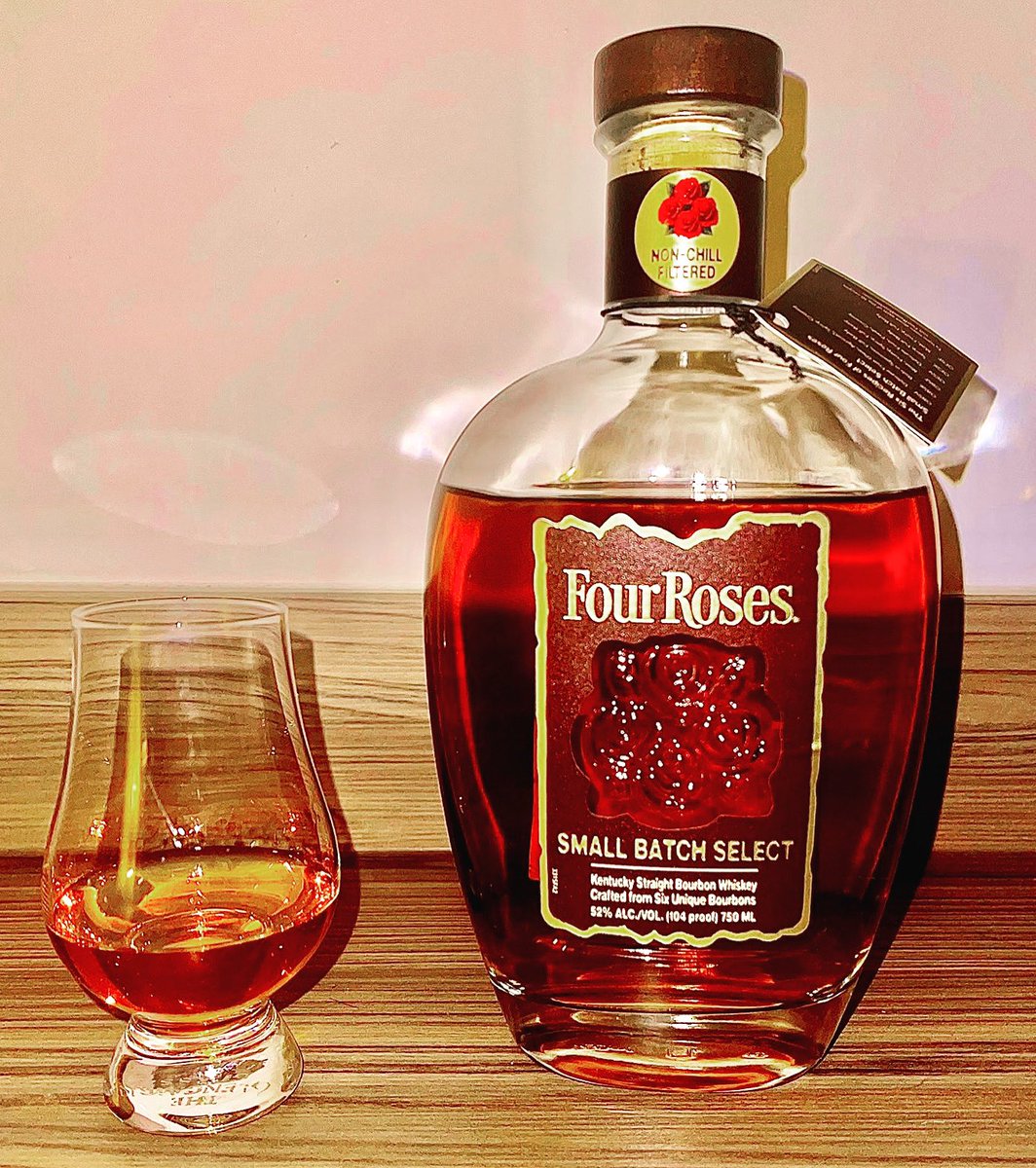 BourbonGents's tweet photo. Four Roses Small Batch Select. The perfect Wednesday Wobble pour #bourbon #whiskey #fourroses #fourrosesbourbon #fourrosessmallbatchselect #kentucky #bourbongents https://t.co/cMgiYtEQQW