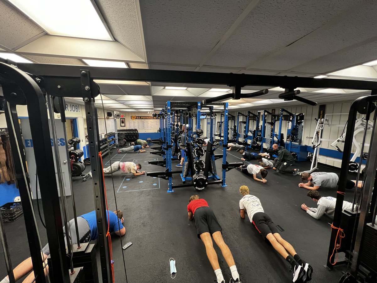 alumni_ec's tweet photo. Setting the bar today for the new hornet football standard https://t.co/c6ROWwzpFF