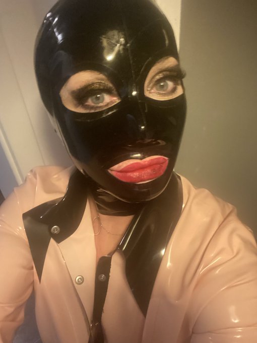 Blue eyes, red lips and rubber of course 🖤 Everyday new pictures on https://t.co/erw0IeeM6A #latex #mistress<a href="/tag/latex"class="tags"><span>#latex</span></a><a href="/tag/mistress"class="tags"><span>#mistress</span></a>