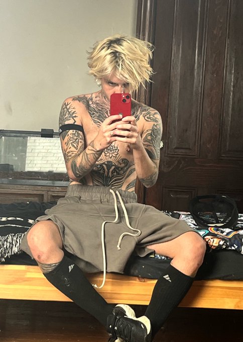 2 pic. I really like my hair like this. ??? https://t.co/Hu1V9IWYn4