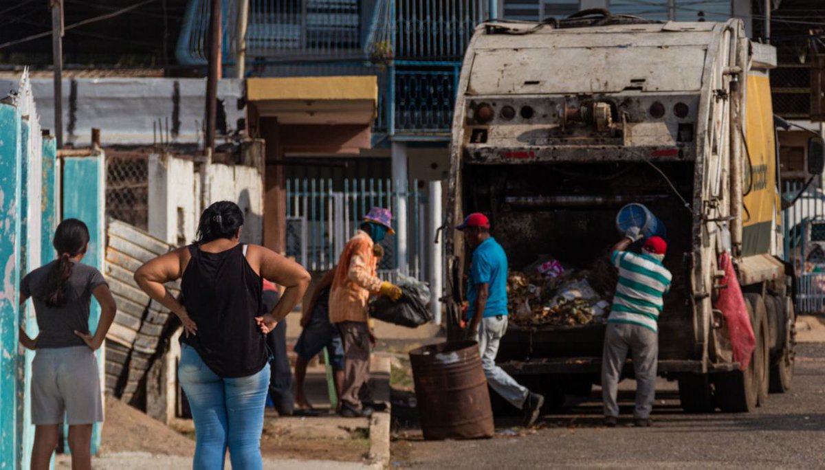 SedematMcbo_'s tweet photo. Una frecuencia de recolección eficiente es lo que tanto necesitábamos ¡Qué bueno, que #LlegóElAseo a Maracaibo! Seamos eco de lo bueno que regresa y apoyo para su mantenimiento

@RafaelRamirezC 
@mcboalcaldia https://t.co/48MfDf2KJ2