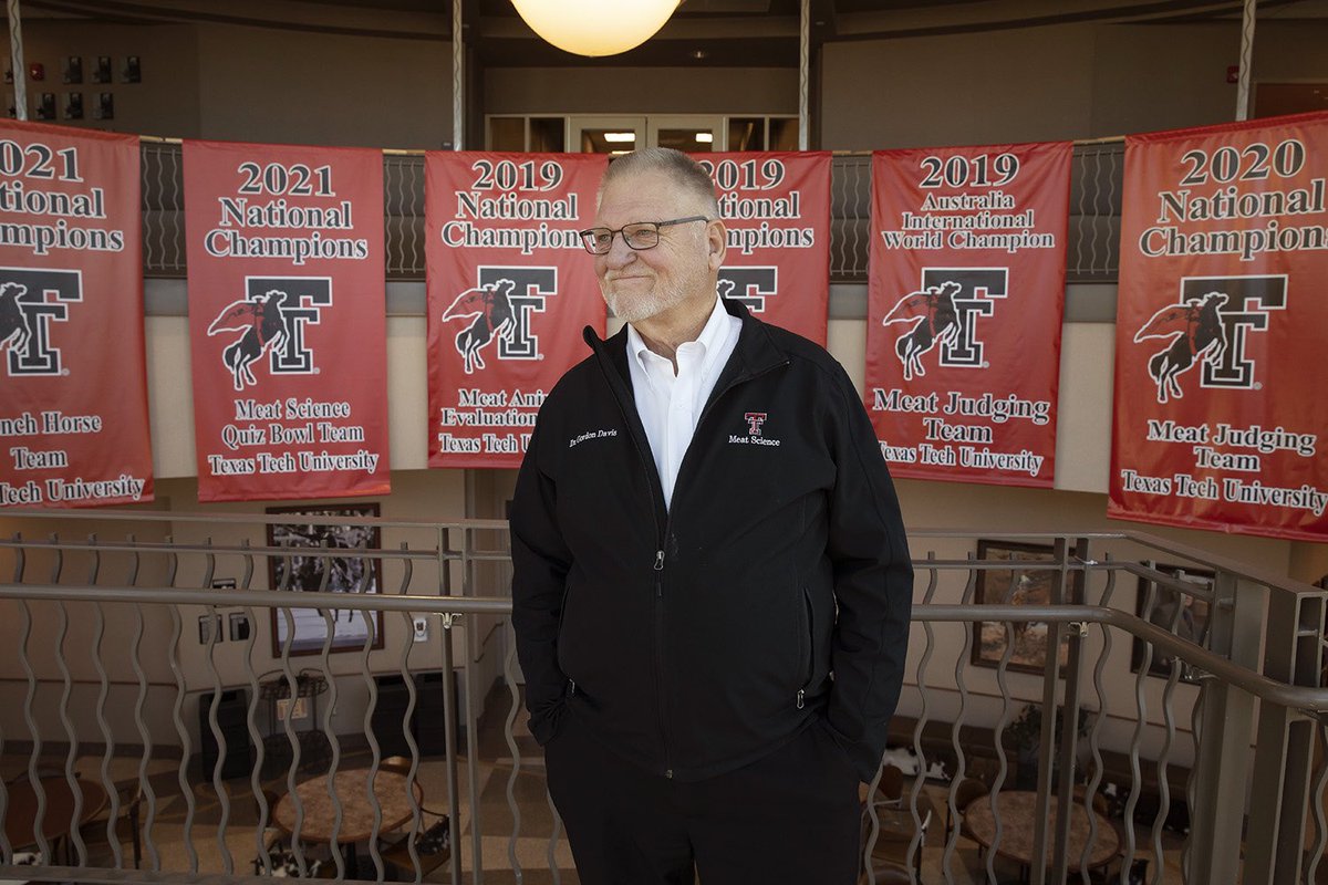In 1989, Gordon W. Davis led @TTUCASNR to its first national title in meat judging.

Today, he and his wife, Joyce, gave the college the largest single donation in Texas Tech’s history, and it will now be renamed after him. 

Full story ➡️ today.ttu.edu/posts/2022/01/…