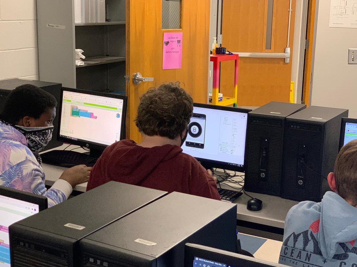kclark166's tweet photo. Check out these 8th graders coding the magic 8 ball in Ms. Penegar’s PLTW app creator class! So much fun watching these students code and see their efforts immediately! #justright #traskmiddle @TraskBizDesign #nhcscte https://t.co/iRXTTNsQgh