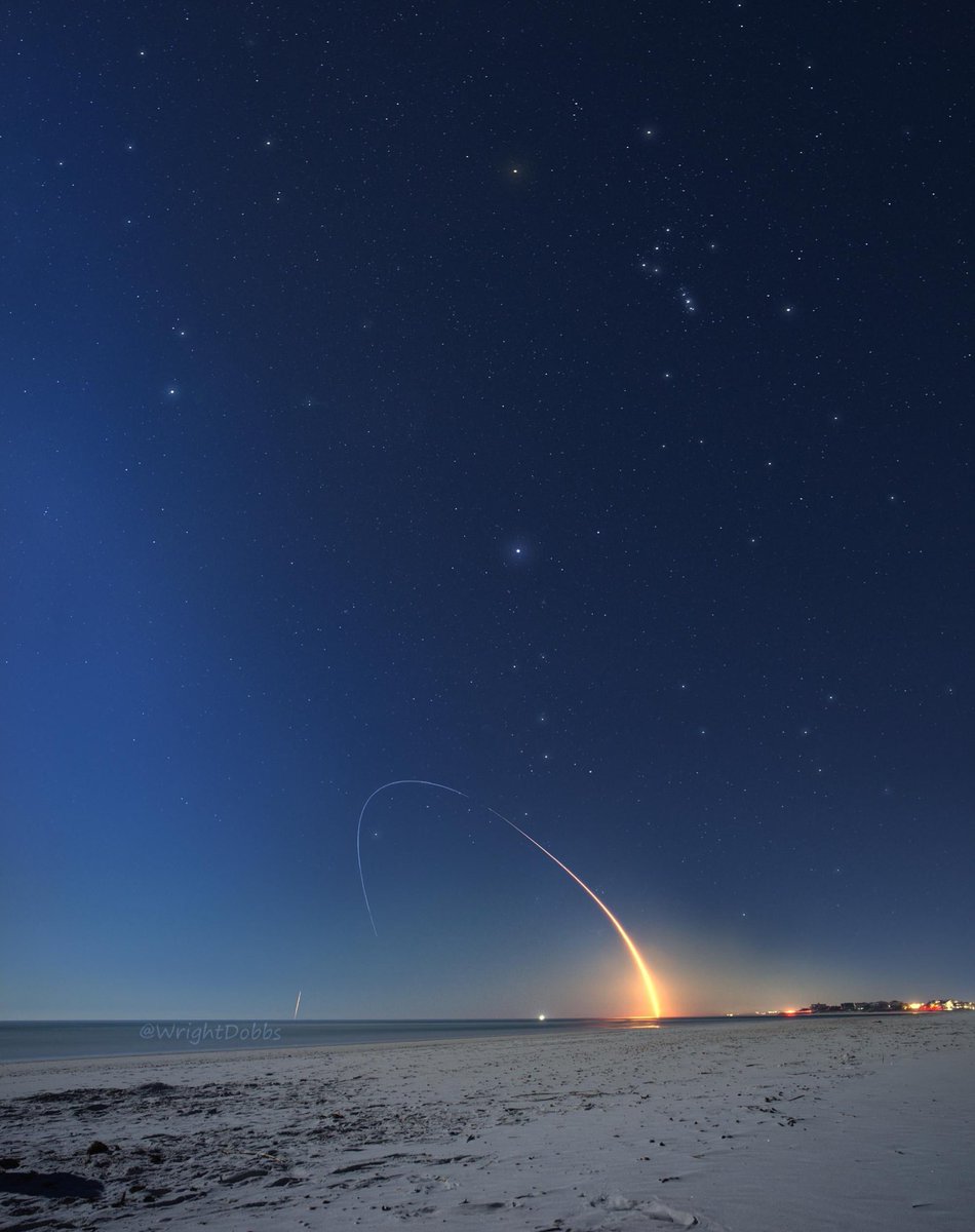 EvaFox's tweet image. Absolutely stunning composite/panorama photo of SpaceX Starlink flies below Orion Constellation from Matanzas Intel, FL, by u/wdd09/Reddit . It's mesmerizing 😍 @elonmusk #SpaceX
